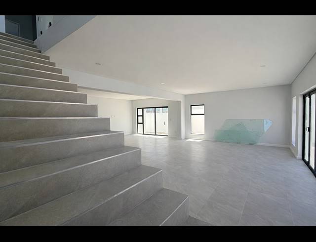 5 BEDROOM HOUSE FOR SALE IN SANDOWN